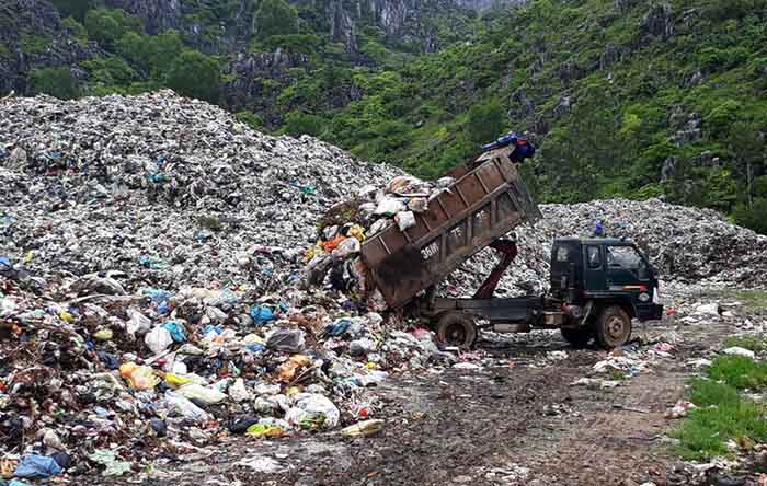 Rác thải rắn là thành phần chính tại các bãi chôn lấp Rác thải rắn là thành phần chính tại các bãi chôn lấp
