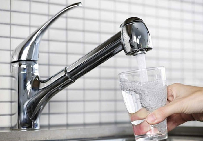 Sử dụng nước ô nhiễm làm nước uống có thể dẫn đến tiếp xúc trực tiếp với các chất độc hại. Sử dụng nước ô nhiễm làm nước uống có thể dẫn đến tiếp xúc trực tiếp với các chất độc hại.